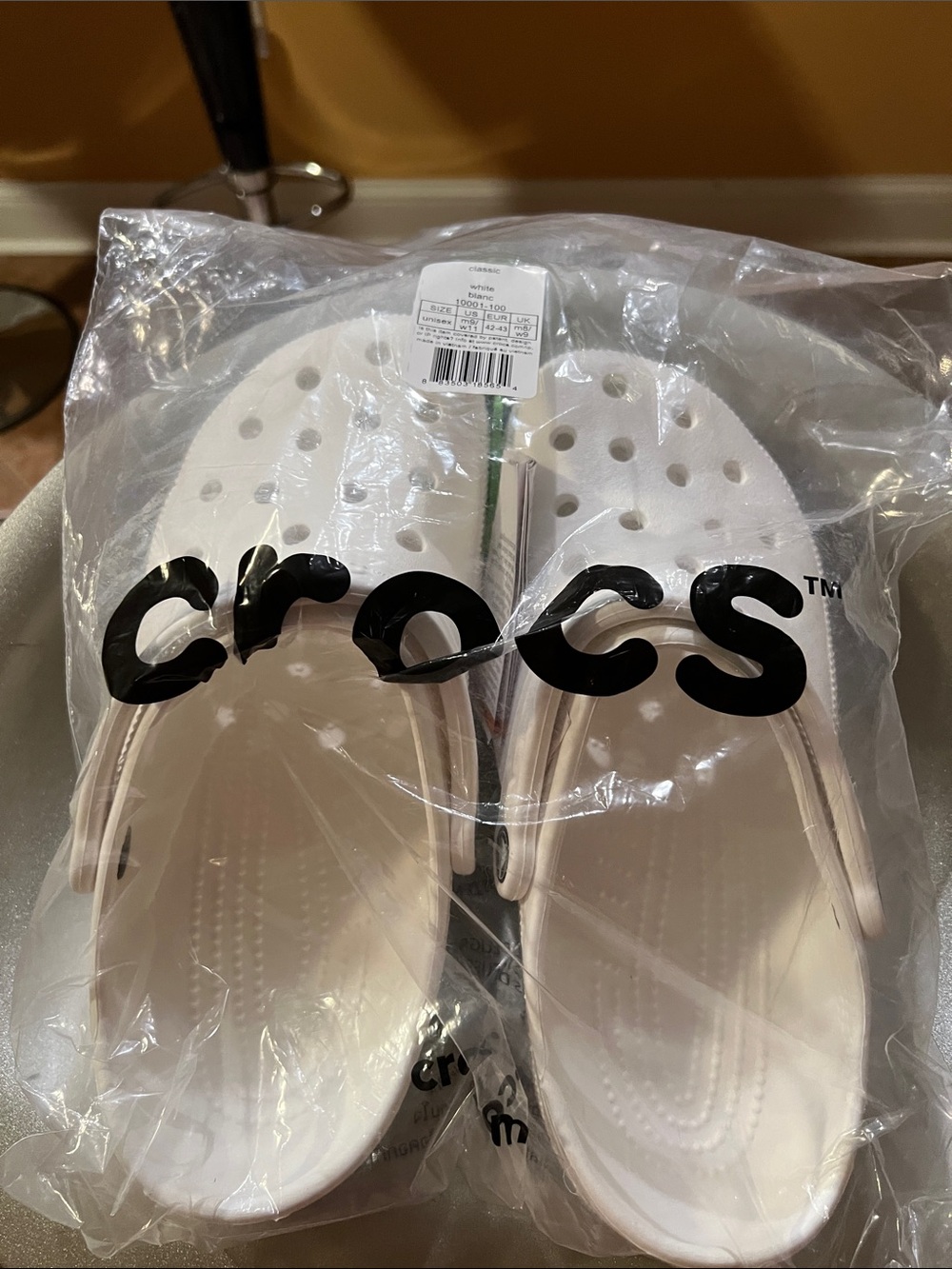 CROCS Classic Clog in White m9/w11 NWT